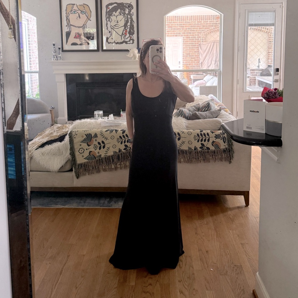 Backless Evening Dress. - Picture 2 of 4